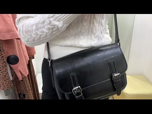❤️ Masturbarea în public a tinerei târfe FeralBerry cu un dildo în cabina de probă at ro.porngameshub.ru ☑